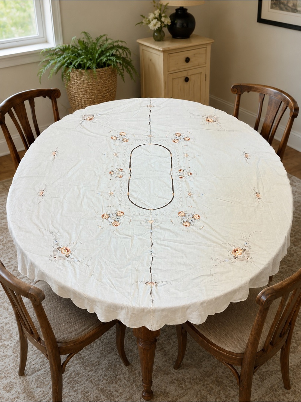 Vintage Oval Tablecloth Floral Hand Embroidered Scalloped Edge White 68”x83.5”